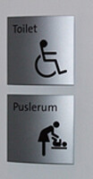 Handicaptoilet & Puslerums skilt